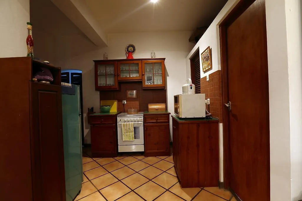 Banda Casa, Канди 3*,