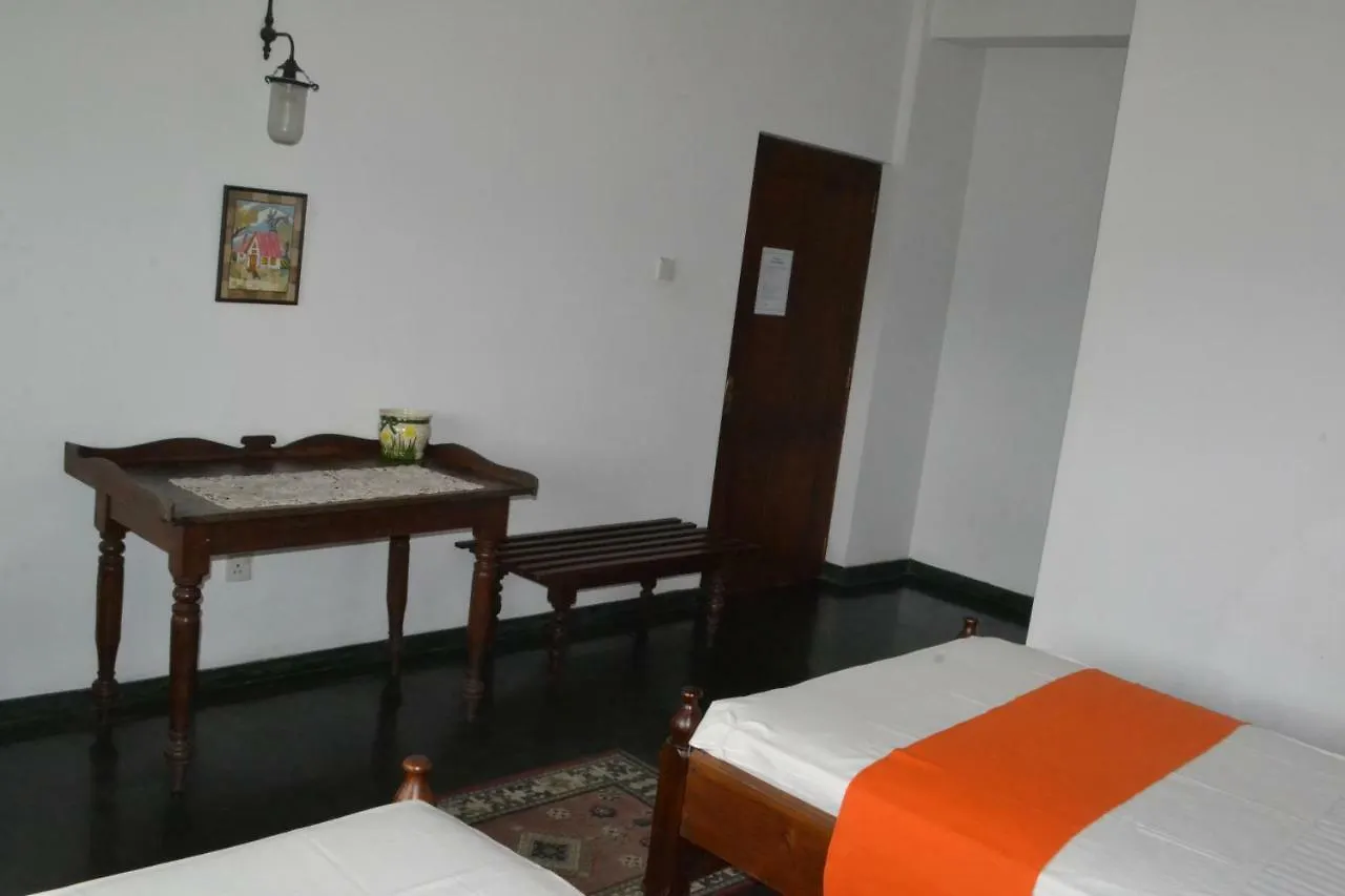 Banda Casa, Канди